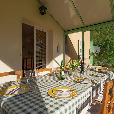 Spacious With Heated Pool Several Terraces And A Lot Of Privacy فيلة Masclat